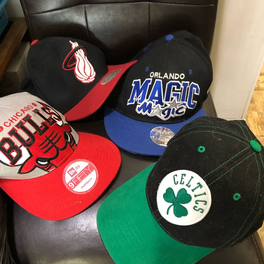 Selling lot of 4 NBA ball caps Bulls, Magic, Celtics, Heat.